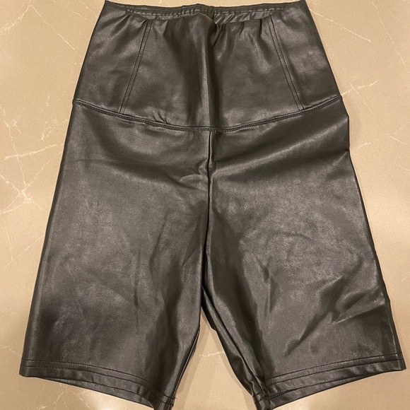 Wilfred free Daria Biker Short Vegan Leather - Picture 2 of 3